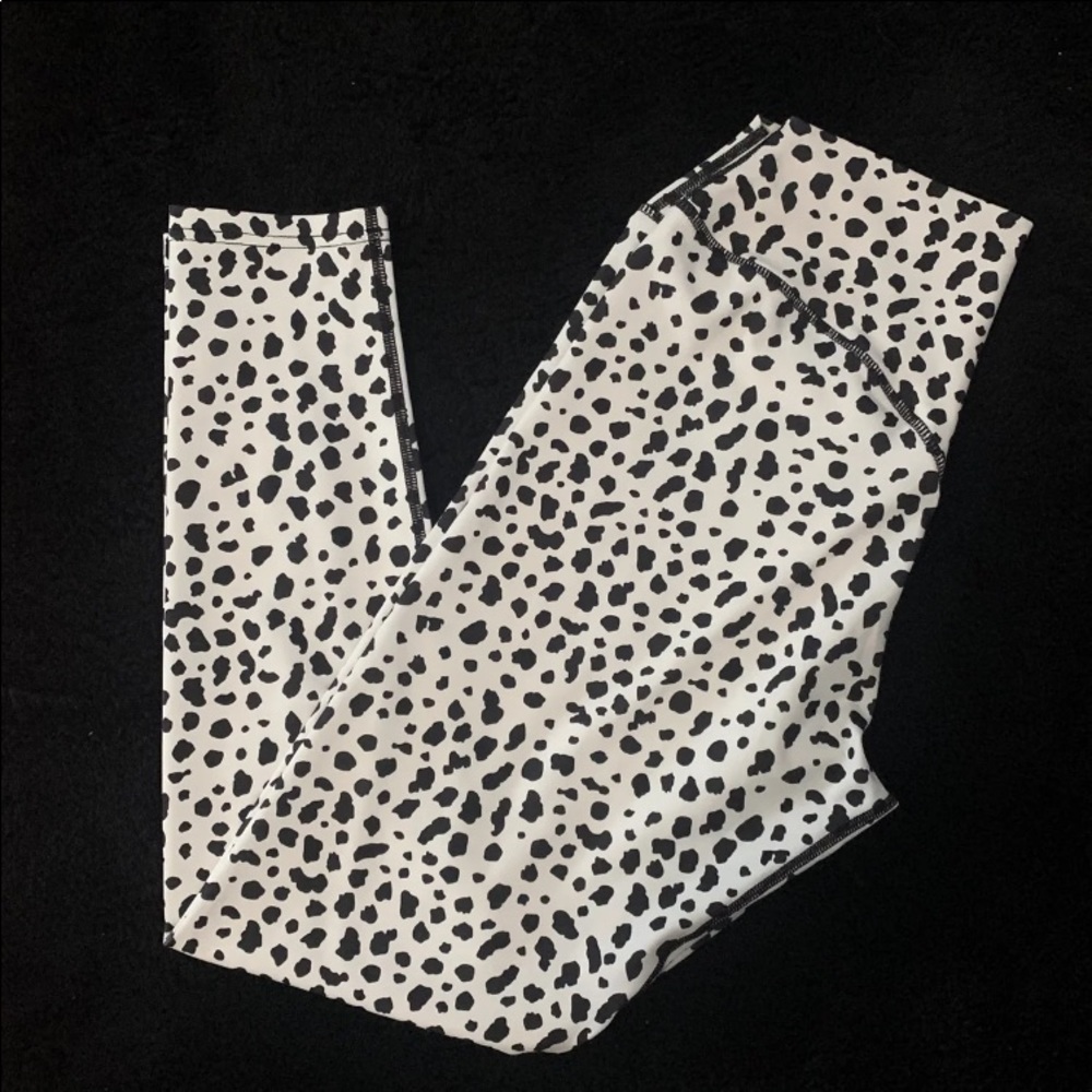 NWOT Snow Leopard Leggings